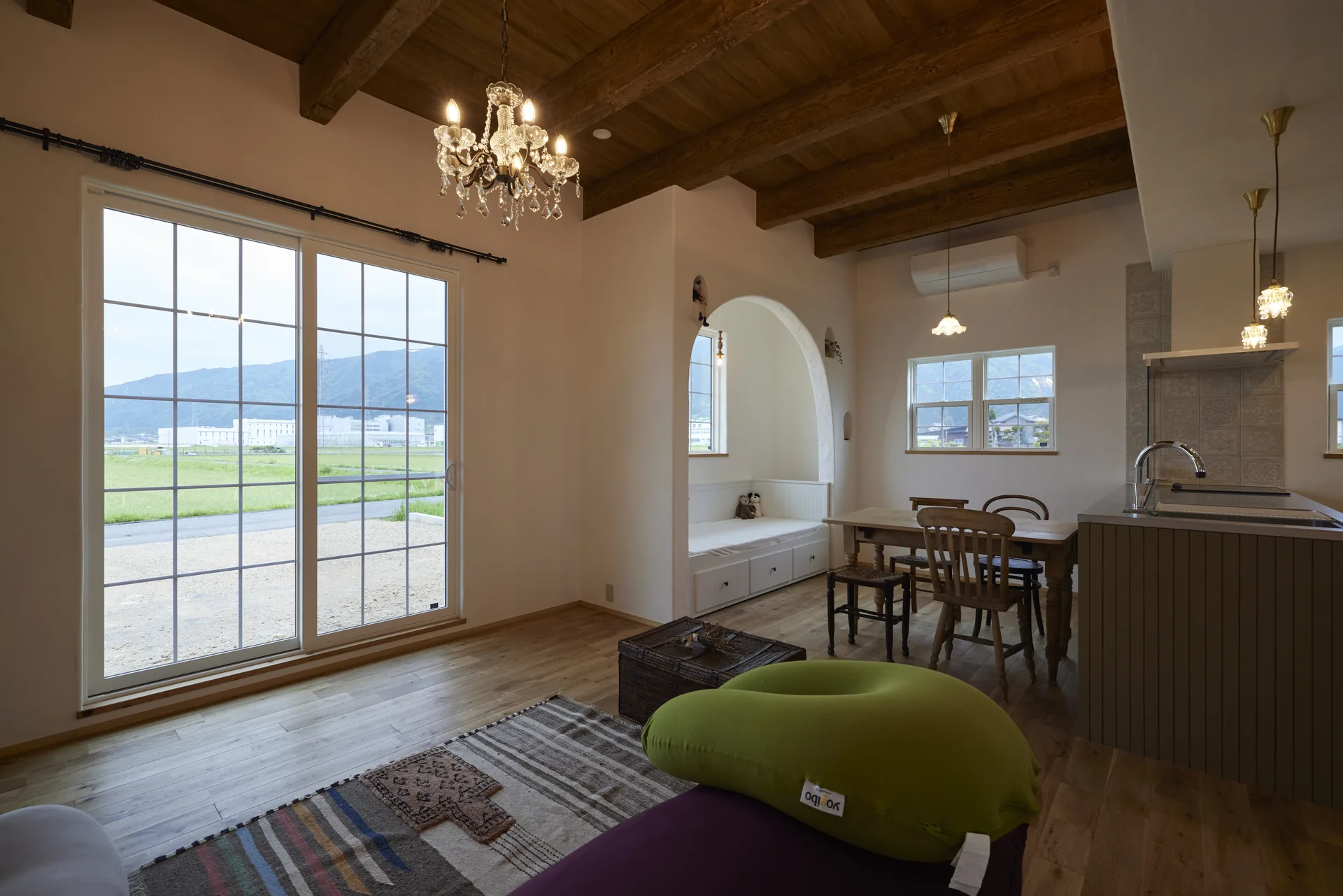 ANTiQ 船橋邸 リビング 無垢材と漆喰の空間