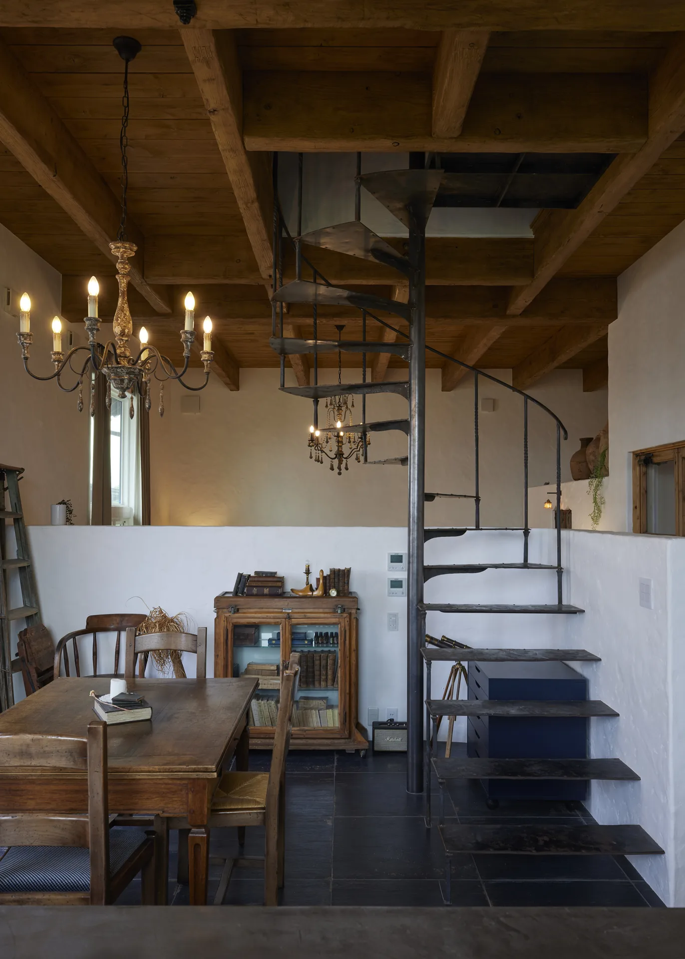 ANTiQ 一宮モデルハウス ダイニングと螺旋階段