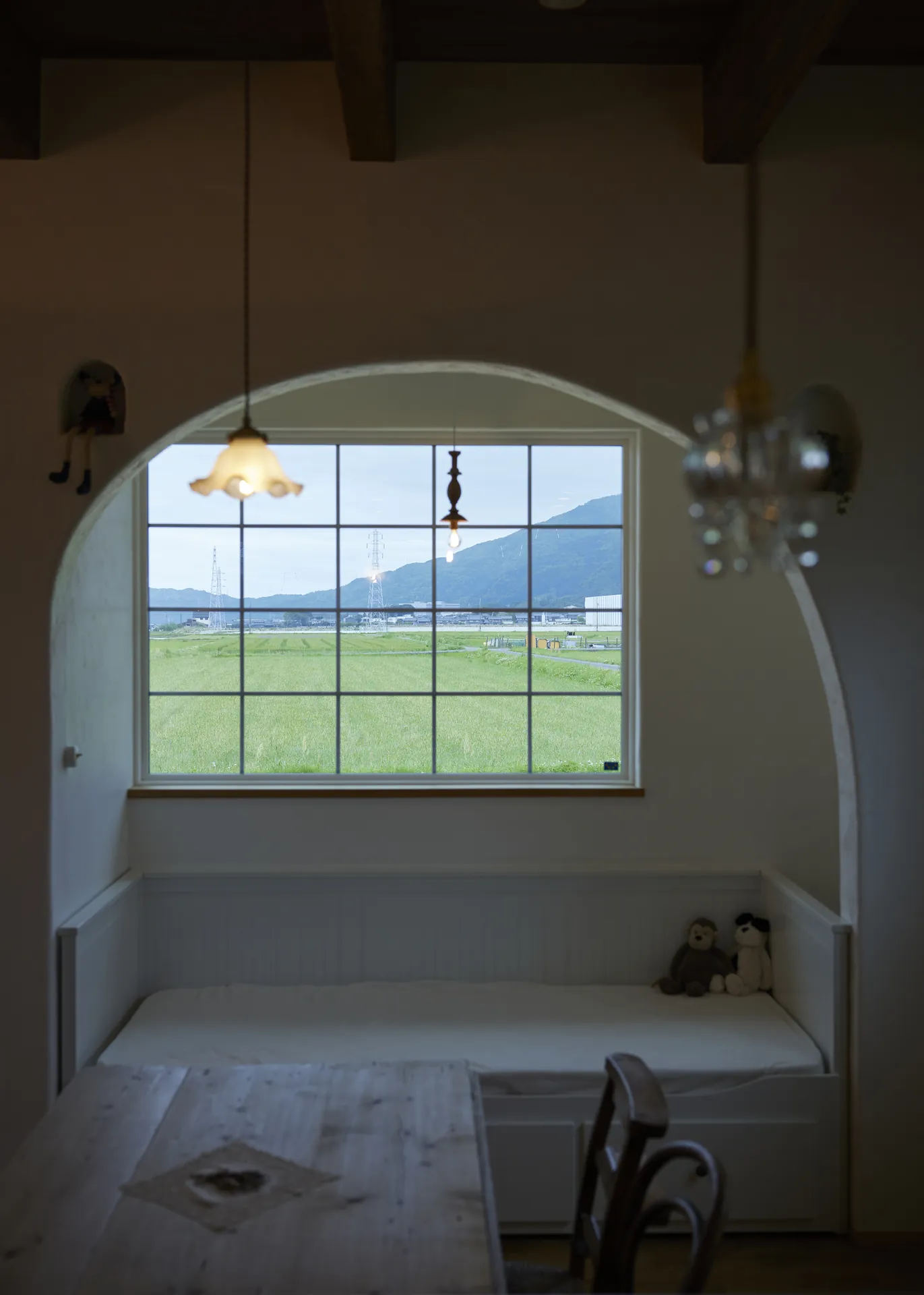 屋根窓のある平屋