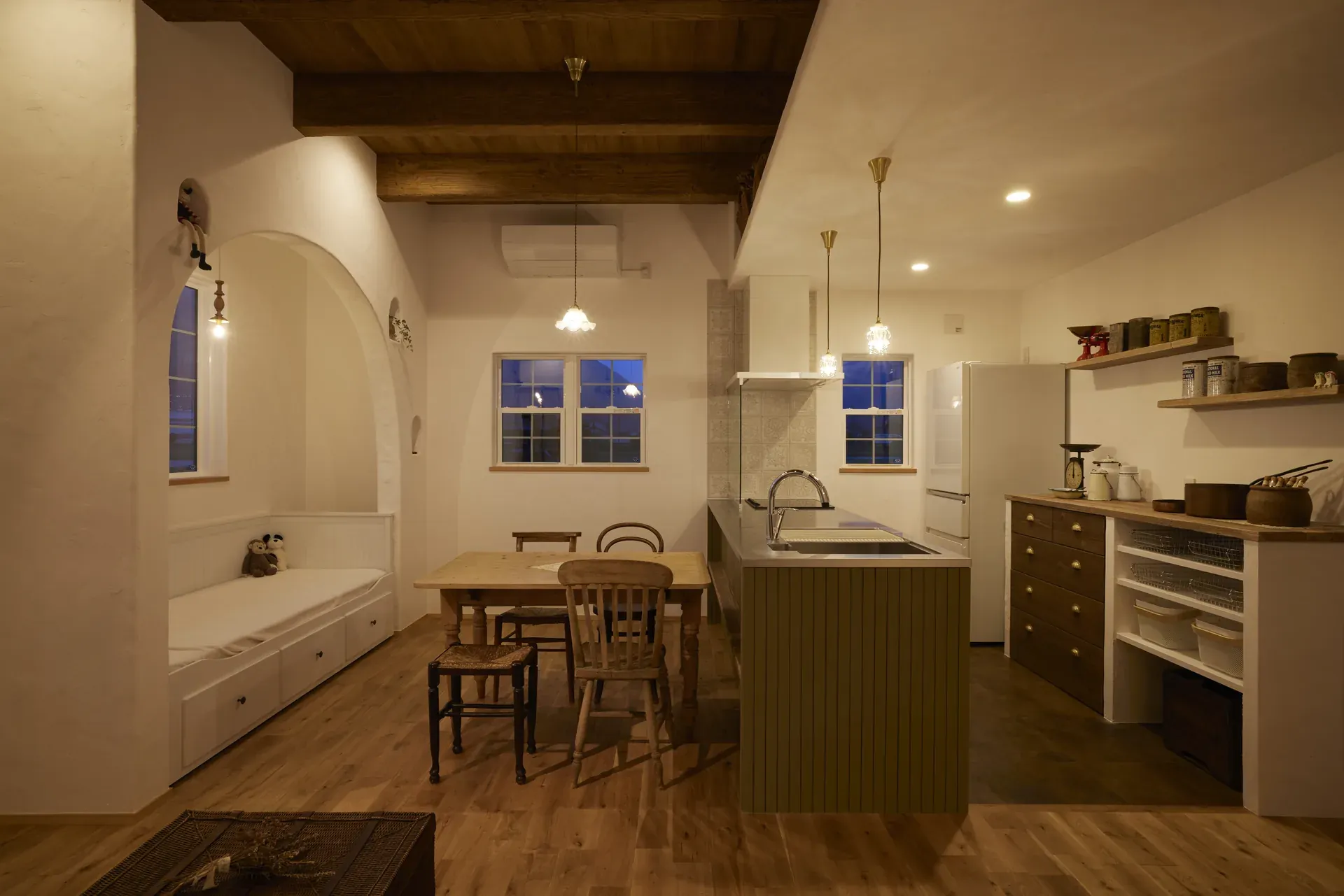 屋根窓のある平屋